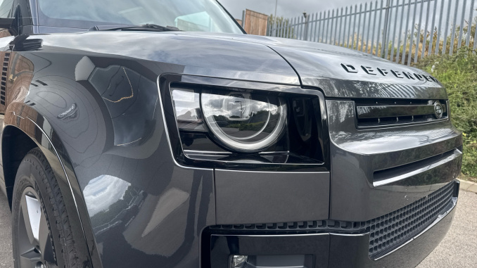 Land Rover Defender 3.0 D250 X-Dynamic SE 90 3dr Auto Diesel Estate - Image 17